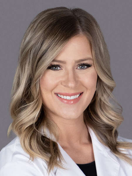 photo of Kelly Elizabeth Hurst