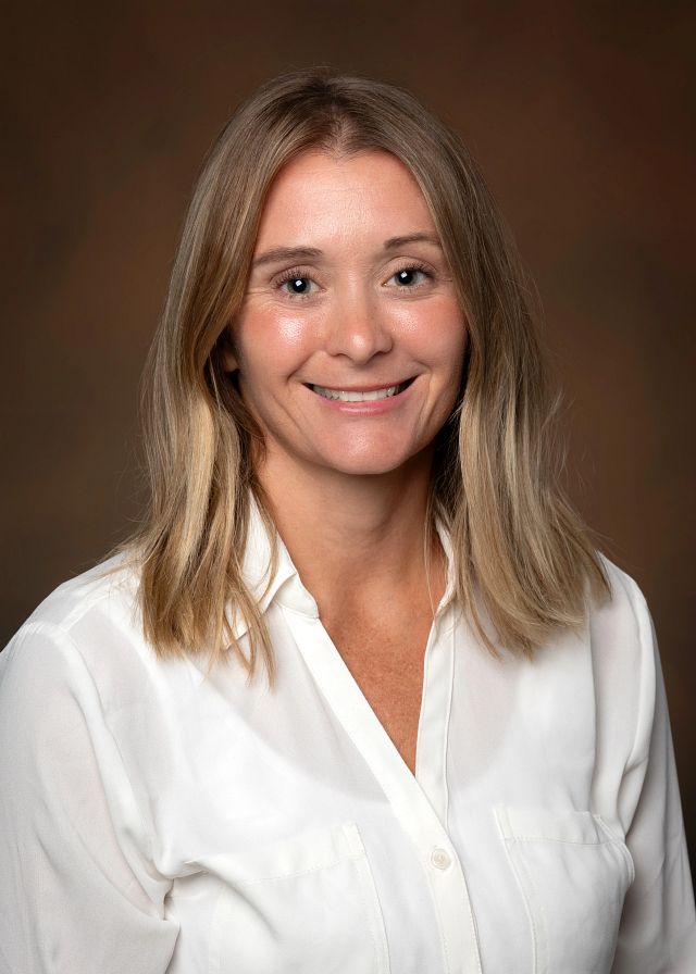 Kelsey J Lomas